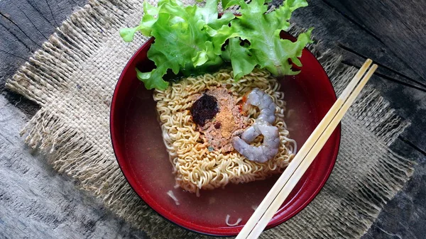 Instant noodle tom yum kung — Stock Photo, Image