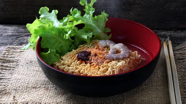 Anlık erişte tom yum kung