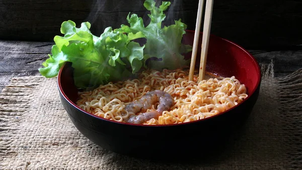 Instant noodle tom yum kung — Stock Photo, Image