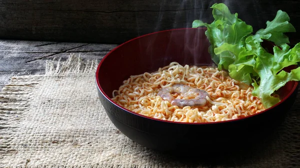 Instant noodle tom yum kung — Stock Photo, Image