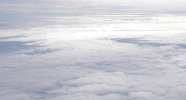 Mavi gökyüzü ve bulutlar