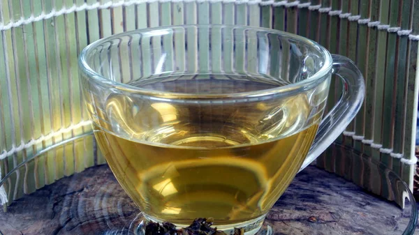 Sabahları sıcak çay