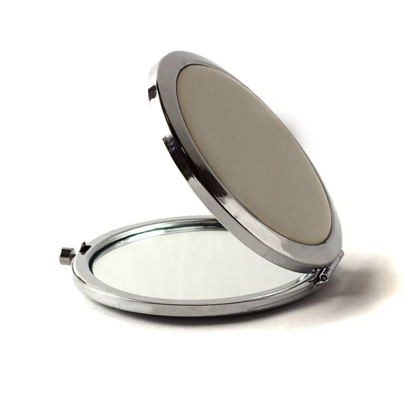 Mini espelho de maquiagem de bolso isolado no branco Imagens Royalty-Free