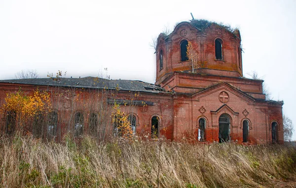 eski harap kilise kırmızı tuğla
