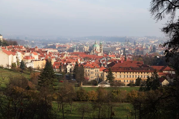 Panorama Pragi jesienią. — Zdjęcie stockowe