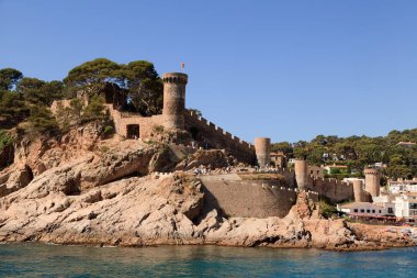 Tossa de Mar, Catalonia, İspanya kale görünümü.