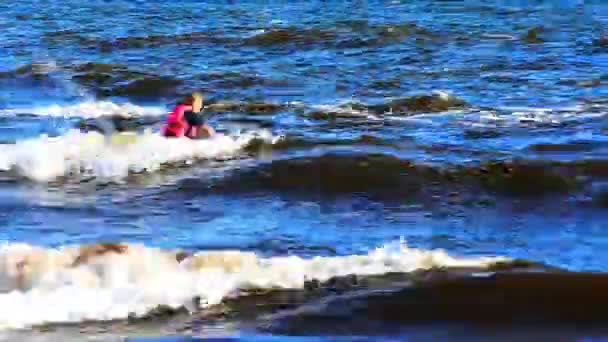 Водный скутер в Балтийском море — стоковое видео