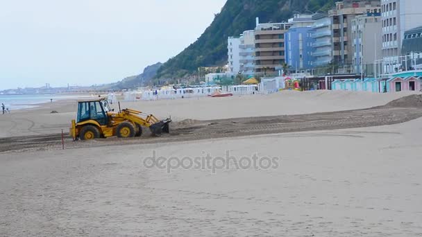 Przenoszenia piasku w Pesaro, Włochy — Wideo stockowe