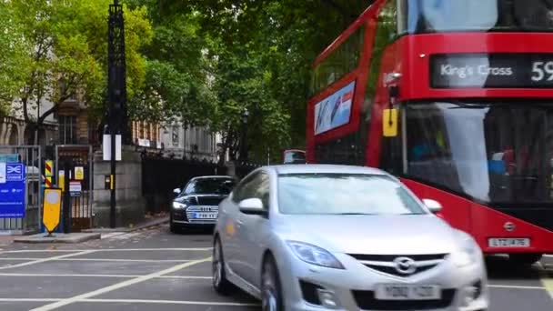 Traffico sulla strada di Londra — Video Stock