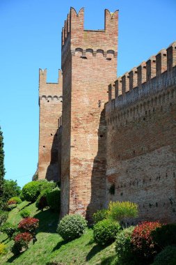 Kuleleri ve duvar Gradara Castle Marche bölgesi, İtalya