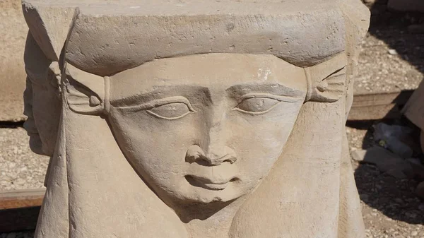 Tower fragment - The head of the goddess Hathor -to Dendera temple complex, Egypt — Stock Photo, Image