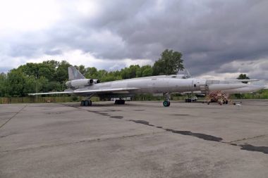Tu-22kp (kör) Sovyet uzun menzilli sesüstü bomber tasarım Kb Tupolev - bir sergi Poltava Long-Range Havacılık Müzesi, Ukrayna