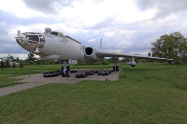 Tu - 16k (porsuk) - Sovyet ağır iki motoru çok amaçlı jet uçağı. Şehir Poltava, Ukrayna'da uzun menzilli Havacılık Müzesi'nde yer alan.