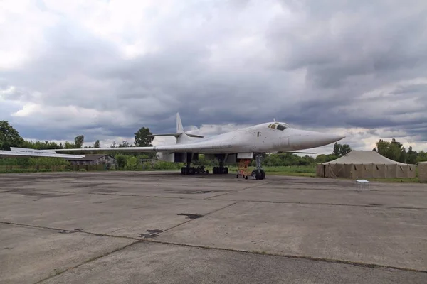 Tu-160 (According to NATO classification - Blackjack) - Supersonic strategic bomber with variable sweep wing — Stock Photo, Image