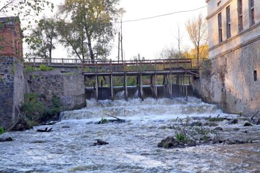 Ukrayna 'nın Vinnytsia bölgesindeki Pechora, Tulchyn kasabasındaki Potocki Mill' in kalıntıları 1899 yılında Kont K. Potocki 'nin emriyle inşa edilmiştir. Projenin yazarı yetenekli mimar Jan Goyrich 'ti..