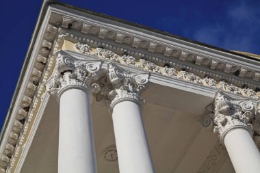 Havacılık müzesine ev sahipliği yapan üç katlı Groholsky Sarayı. A. Mozhaysky, planör mucidi. Saray, Xviii yüzyılının 70 'lerinde inşa edildi. (Voronovytsya şehri, Vinnytsia bölgesi, Ukrayna)