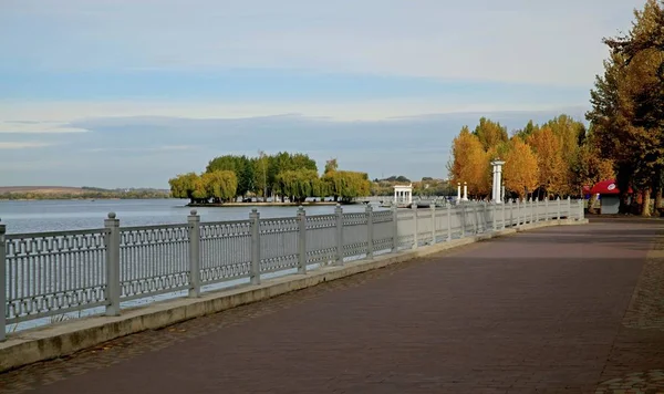 Vista Desde Terraplén Hasta Lago Centro Ternopil Ucrania Embalse Más —  Fotos de Stock