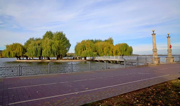 Vista Aterro Para Lago Centro Ternopil Ucrânia Maior Reservatório Atração — Fotografia de Stock