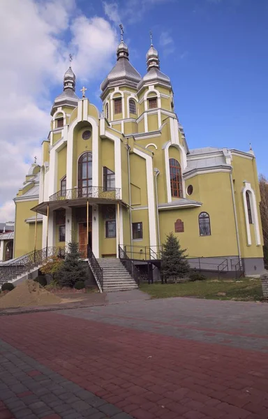 聖使徒の教会アンドリュー最初のCalleddrohobich ウクライナ 最初の呼び出しUaocの下の教会とUaocの祝福聖母マリアの仮定の教会のフルネーム — ストック写真