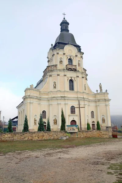 Die Dreifaltigkeitskirche Ist Eines Der Bedeutendsten Barockdenkmäler Der Region Ternopil — Stockfoto