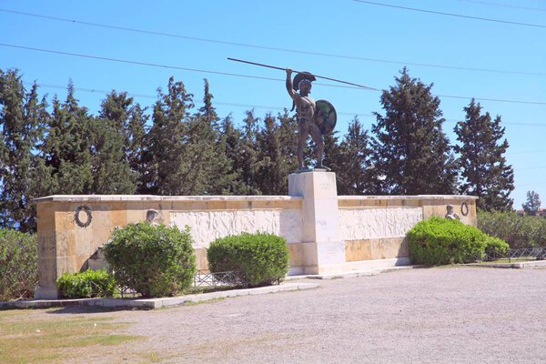 Памятник на поле битвы 300 спартанских воинов с армией персов Ксеркса I в Термопольном ущелье, Греция
.