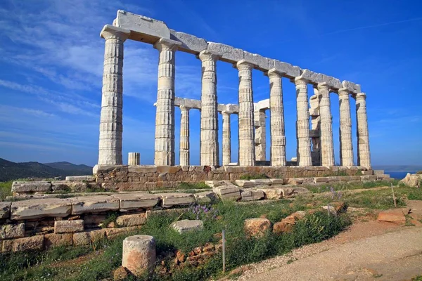 Yunanistan 'daki efsanevi Cape Sounion Burnu' ndaki Poseidon Tapınağı 'nın kalıntıları. Bazı tarihçiler arasında, Poseidon Tapınağı 'nın MÖ 440 yılında Yunanlılar tarafından değil, gizemli Atlantis sakinleri tarafından inşa edildiğine inanılır..