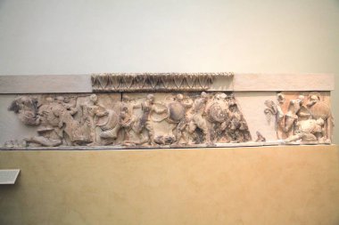 Yunanistan 'daki Delphic Müzesi' nin eserleri eşsiz heykeller, heykeller, ev eşyaları ve dinlerden oluşuyor. Müze Apollo arkeolojik kompleksinin yakınında yer almaktadır.