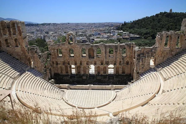 ディオニュソス劇場はアテネの古代劇場の建物です アクロポリスの南東斜面に位置し 世界で最も古い劇場の一つです — ストック写真