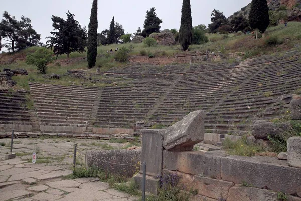 ギリシャのアポロ神殿 デルファイ考古学保護区はアポロの神殿と神託を持つ宗教的な中心地であり そこでは汎ギリシャのピュティア競技大会が開催された — ストック写真