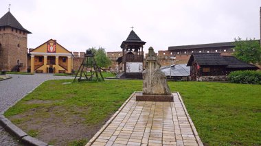 Lutsk Kalesi ya da Lubart Kalesi, kısmen korunmuş iki kaleden biri olan Lutsk 'un üst kalesi. 11. yüzyıldan başlayarak, 1085 yıllıklarında bahsedilen bu yerde antik bir Rus Lutsk müfrezesi mevcuttu..