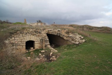 Yeraltı binaları sahibi Agarkov 'un Kozatsky yerleşim yeri olan ve tam tarihi bilinmeyen Kherson bölgesindeki cumhuriyetçi Beryslav köyündeki kalıntıları..