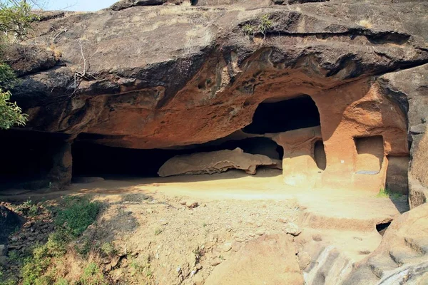 佛教洞寺 修道院建筑群Kanheri 靠近印度孟买郊区Borivali 古代庙宇是由佛教徒亲手雕刻的 该建筑群有109个洞穴 建于公元二世纪 公元前E 公元9世纪 — 图库照片