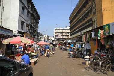 Hindistan 'ın batısındaki Mumbai şehrinin kalabalık sokakları, Arap Denizi kıyısında (1995 yılına kadar - Bombay) Maharashtra eyaletinin idari merkezi..