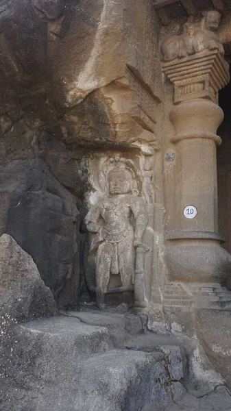 Pandava Caves 기원전 세기에 동굴로 이루어진 건축물로 경에는 불교의 종교적 — 스톡 사진