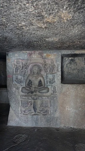 パンダヴァ洞窟 24の洞窟 私は世紀紀元前 3世紀の複合体は 彫刻は 仏教の宗教的慣行の変化 ヒンヤナの伝統のインドの建築の初期の例を反映して 6世紀頃に追加されました インドのナシク — ストック写真
