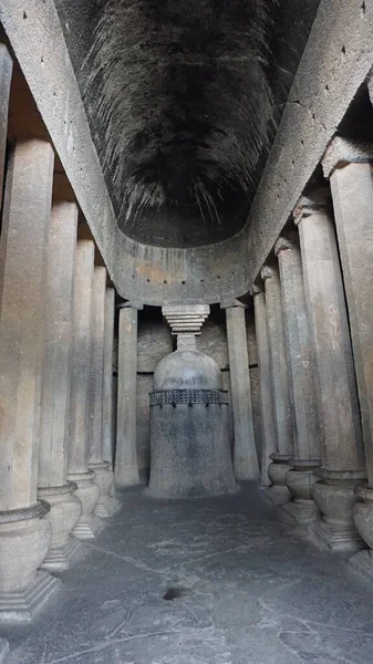 Pandava Caves 기원전 세기에 동굴로 이루어진 건축물로 경에는 불교의 종교적 — 스톡 사진