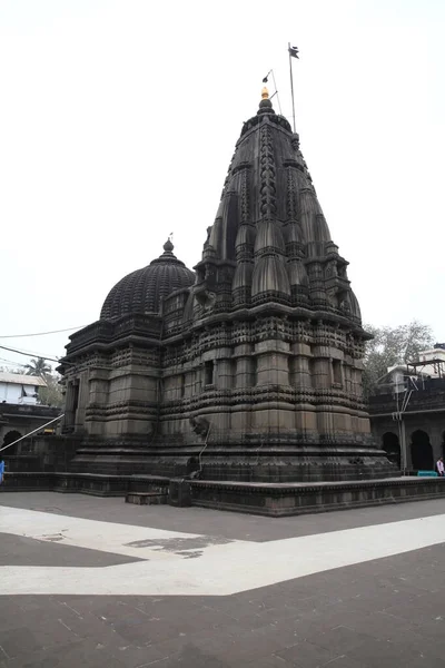 在拉玛市的印度教庙宇 Black Rama 献给拉玛神 完全是用黑色石头建造的 罗摩曾与拉克什曼神和西塔女神一起在庙宇的原址停留过 — 图库照片