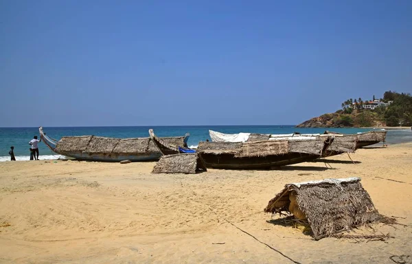 Пляж Ковалам Керала Южная Индия Рыбацкие Лодки Пляже Рыбаки — стоковое фото