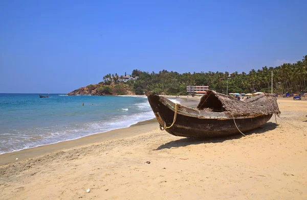 Пляж Ковалам Керала Южная Индия Рыбацкие Лодки Пляже Рыбаки — стоковое фото