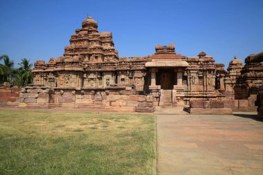 Pattadakal 'daki Anıtlar Grubu, 8. yüzyıl kompleksi, Hindu tapınağı mimari stili Vesar, Karnataka, Hindistan' ın gelişiminin doruk noktası. Pattadakal Hint tapınağı mimarisinin hem Dravidian hem de Nagara stillerini sunar..
