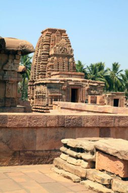 Pattadakal 'daki Anıtlar Grubu, 8. yüzyıl kompleksi, Hindu tapınağı mimari stili Vesar, Karnataka, Hindistan' ın gelişiminin doruk noktası. Pattadakal Hint tapınağı mimarisinin hem Dravidian hem de Nagara stillerini sunar..