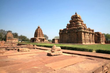 Pattadakal 'daki Anıtlar Grubu, 8. yüzyıl kompleksi, Hindu tapınağı mimari stili Vesar, Karnataka, Hindistan' ın gelişiminin doruk noktası. Pattadakal Hint tapınağı mimarisinin hem Dravidian hem de Nagara stillerini sunar..