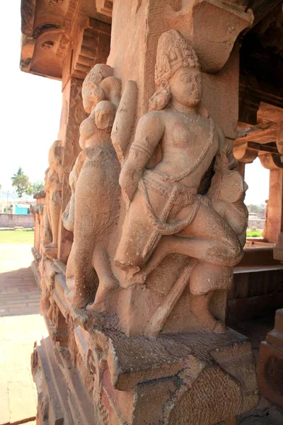 Wnętrze Hinduskich Świątyń Rzeźbiarskie Obrazy Bogów Bohaterów Starożytnej Epopei Indyjskiej — Zdjęcie stockowe