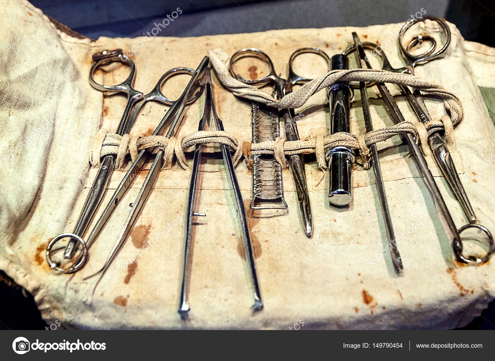 Старинные хирургические инструменты