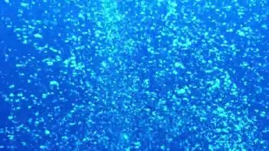 Açık mavi su hava kabarcıkları artış