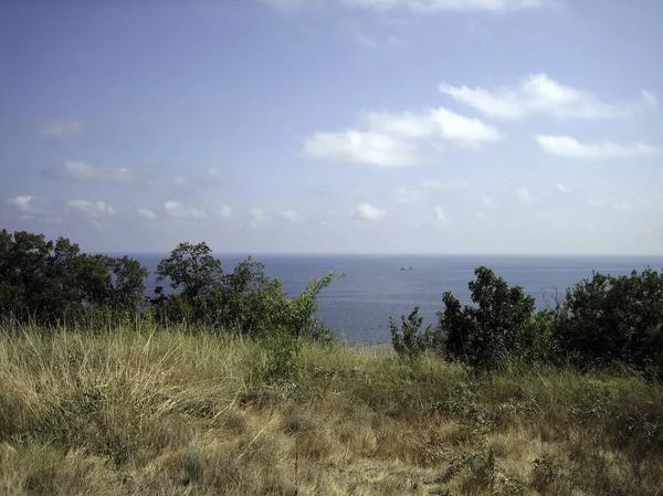 Výhled Moře Pobřežních Hor Pobřežní Kopce Jsou Obklopeny Hustou Vegetací — Stock fotografie