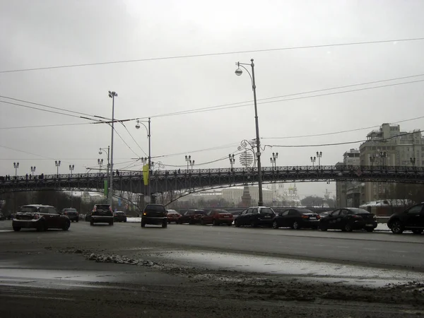 Puente Sobre Río Moskva Vista Del Kremlin Moscú Día Nublado — Foto de Stock