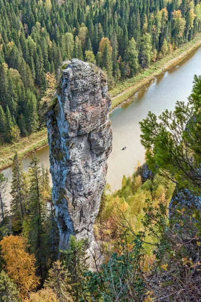 Rusland Oeral Perm Regio Rivier Usva Devil Finger Rock Rechtenvrije Stockafbeeldingen
