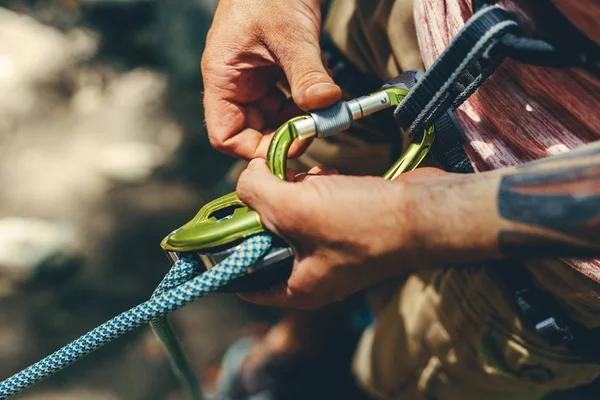 Unrecognizable Climber Man Wearing In Safety Harness Check Climbing Equipment Outdoor — Stock Photo, Image