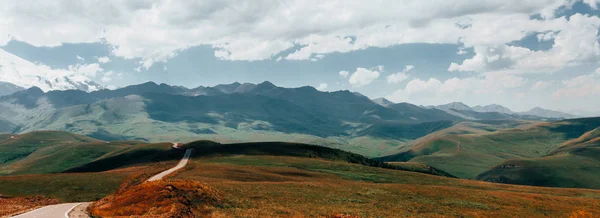 Panorama Road Leading To Mount Elbrus In Summer. North Caucasus, Russia — Stock Photo, Image